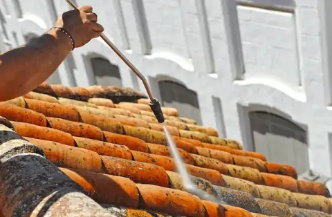 Nettoyage de toitures - La Bouteille